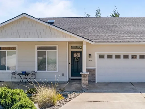 1107 Nautical Ct, Coos Bay, OR 97420