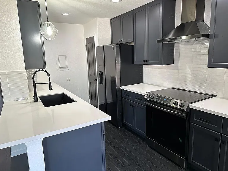 826 E Eugie Ave — Photo 10