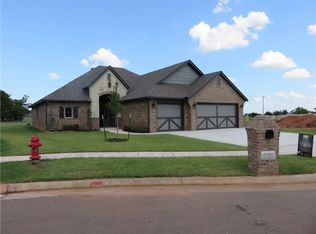 2712 Siena Ln, Moore, OK 73160