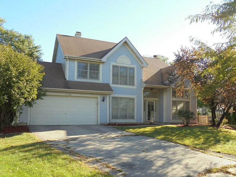 1120 Fieldstone Ln — Photo 2