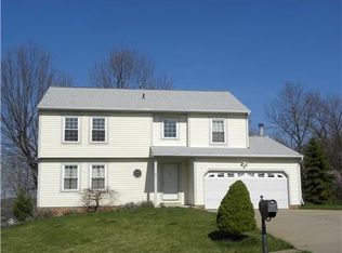 208 Farmcrest Dr, Oakdale, PA 15071