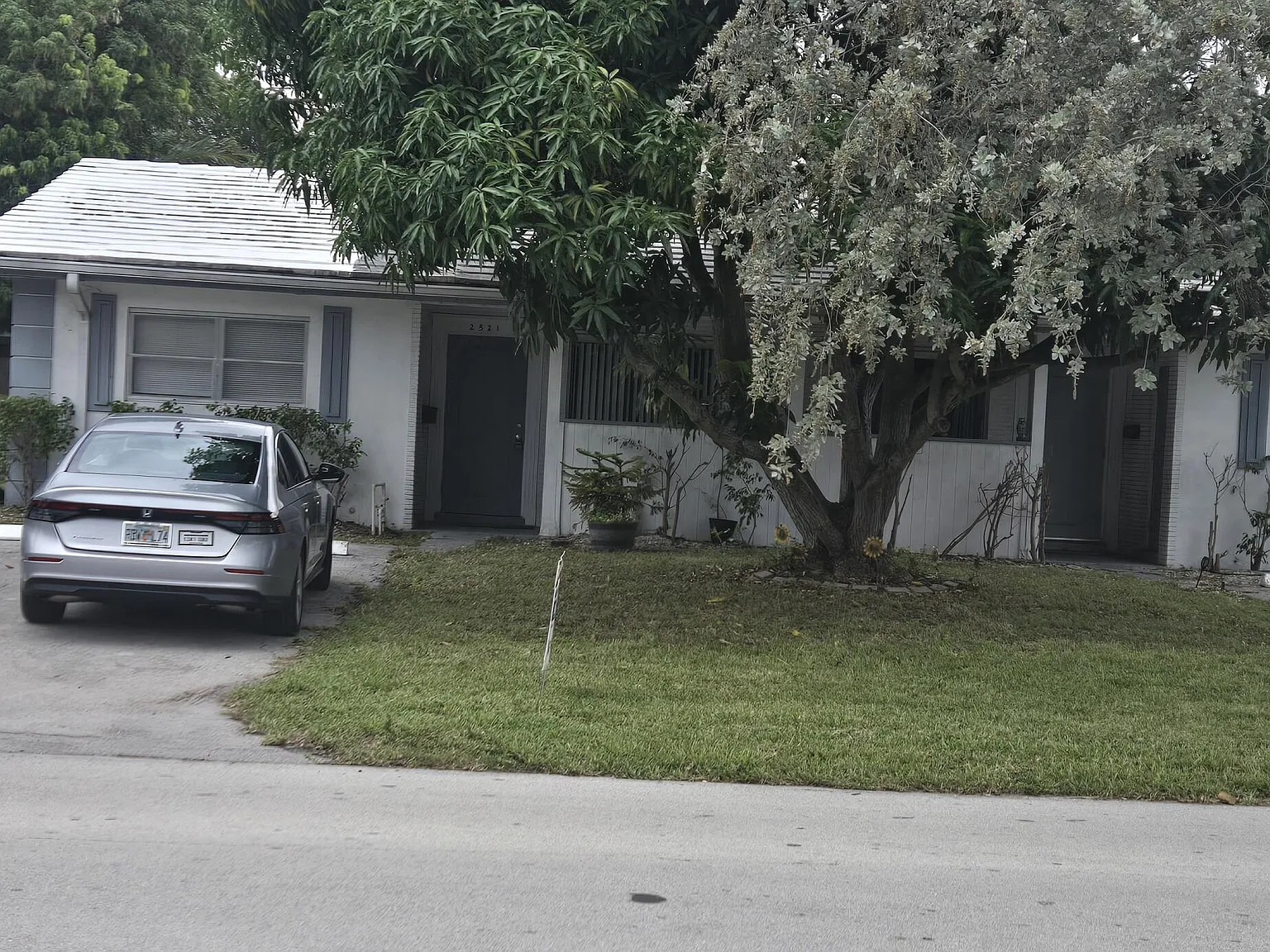 3 bed, 3.0 bath, 1068 sqft, $2,500 — Photo 1
