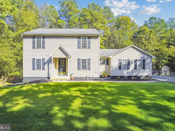 8109 S Woods Dr, Fredericksburg, VA 22408