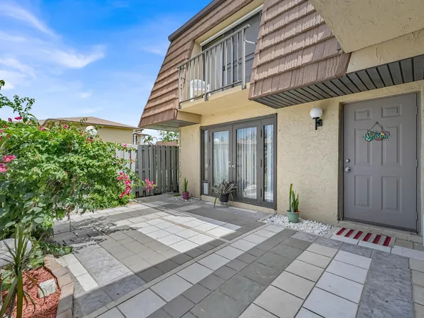 1458 N Lawnwood Circle #26d, Fort Pierce, FL 34950