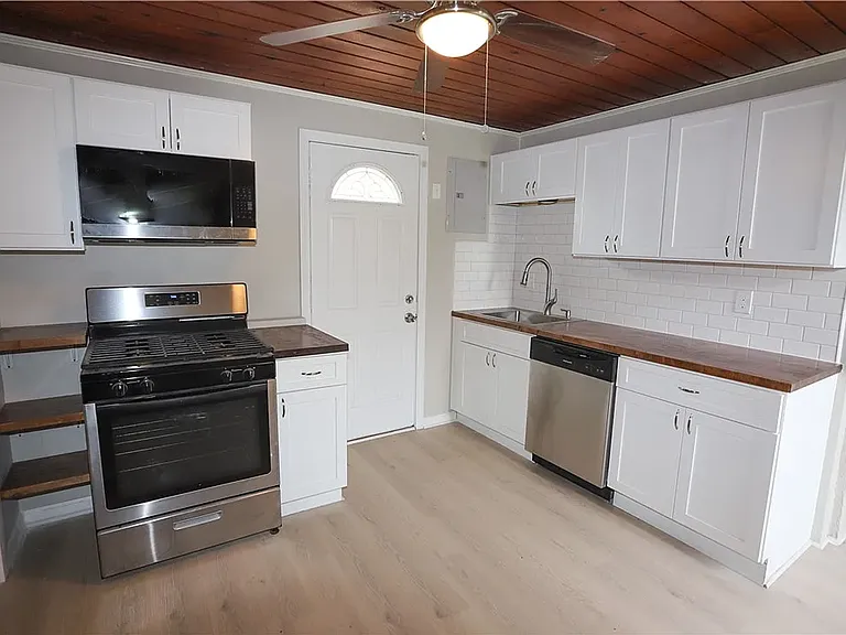 305 Chestnut St — Photo 12