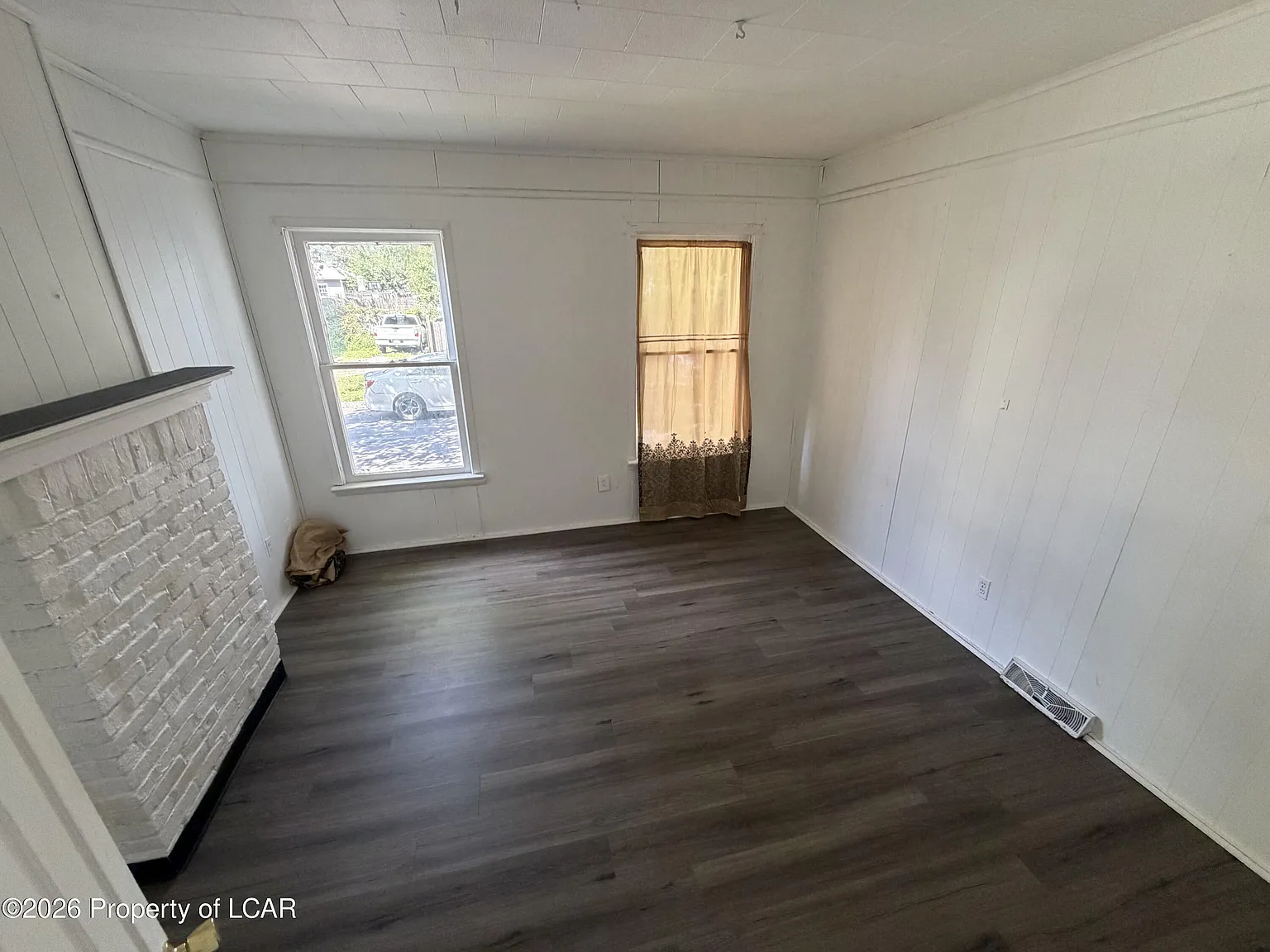 4 bed, 1.0 bath, 1600 sqft, $1,400 — Photo 3