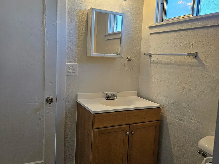 260 2nd Ave N #16 — Photo 7