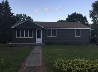 10 Green Acres Ln, North Grosvenordale, CT 06255