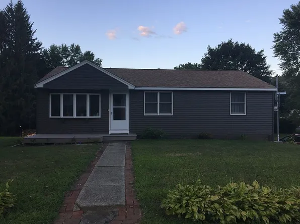 10 Green Acres Ln, North Grosvenordale, CT 06255