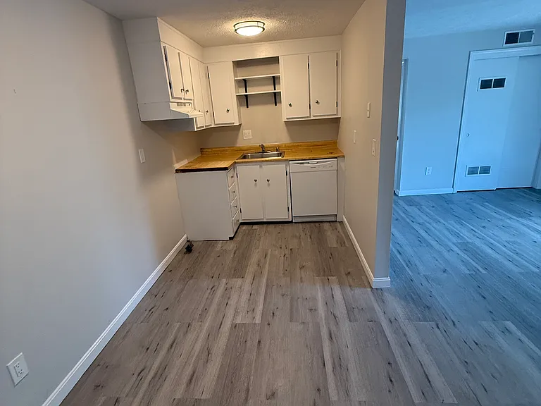 15 Veranda Rd #6 — Photo 2