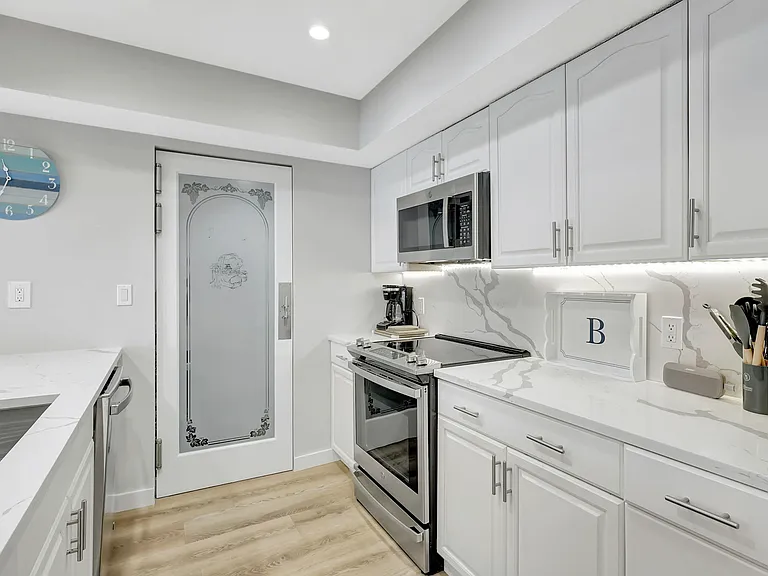 264 NE Edgewater Dr — Photo 6