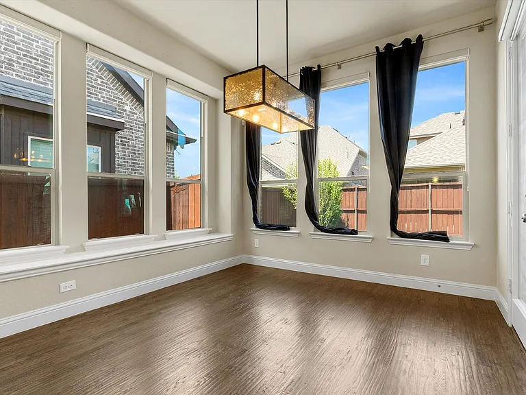 2703 Navarro Trl — Photo 10