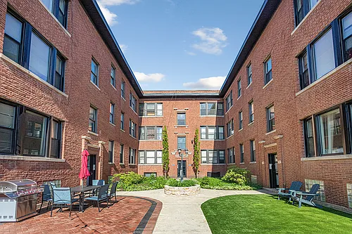 7423 N Clark St #2 Photo 1