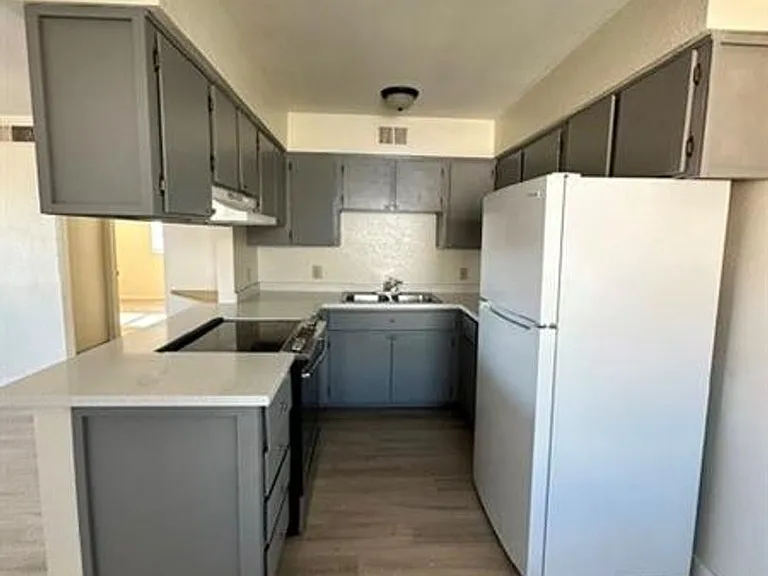 4920 Stanley Ave — Photo 15