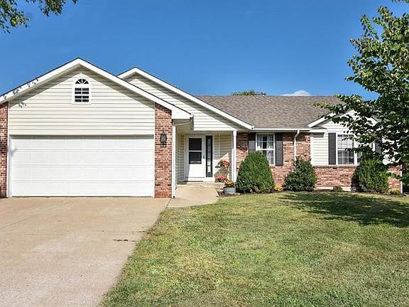 4th image of 820 Stratford Dr