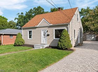 827 Davies Ave, Akron, OH 44306