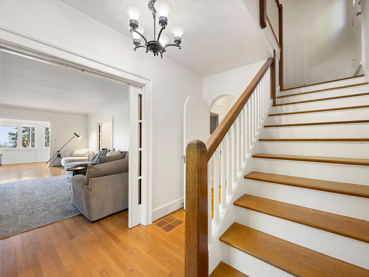 4 bed, 2.5 bath, 3597 sqft, $5,795 — Photo 4