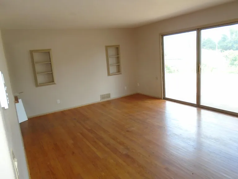 3600 N Prospect Ave — Photo 12
