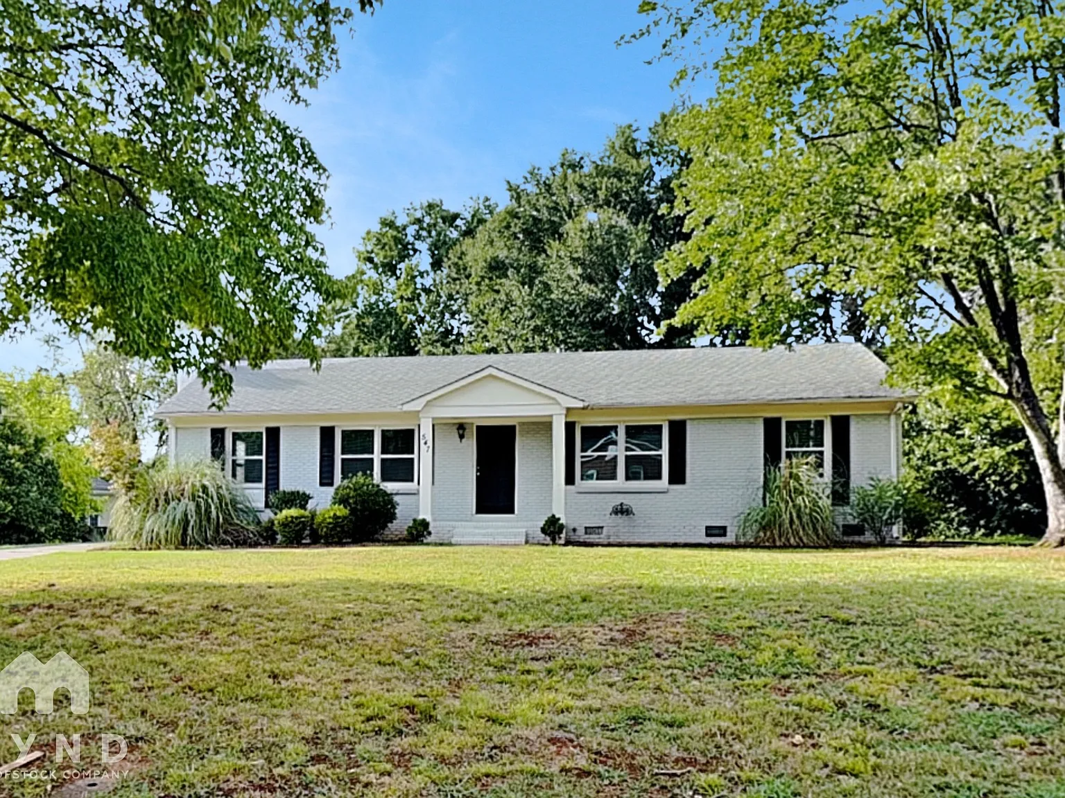 3 bed, 2.0 bath, 1327 sqft, $1,755 — Photo 1