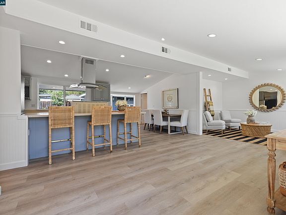2nd image of 3355 Bennett Way
