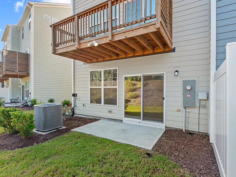 1136 Commack Dr — Photo 35