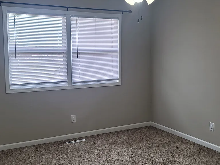 205 S Towanda Ave — Photo 6