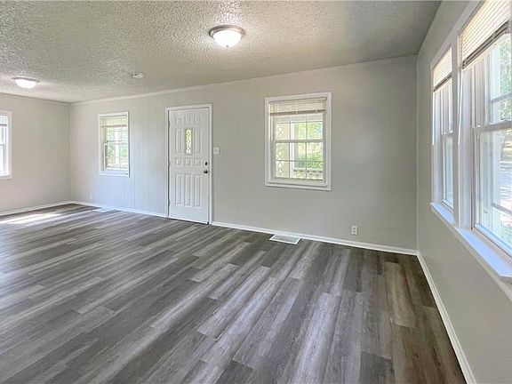 4th image of 8019 Agnes Ave