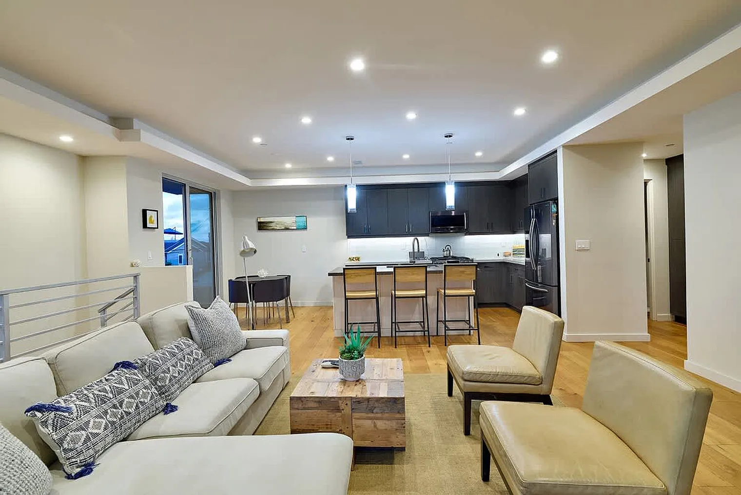 3 bed, 2.0 bath, 1463 sqft, $13,370 — Photo 4