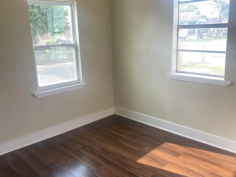 520 Robinson Ave — Photo 9
