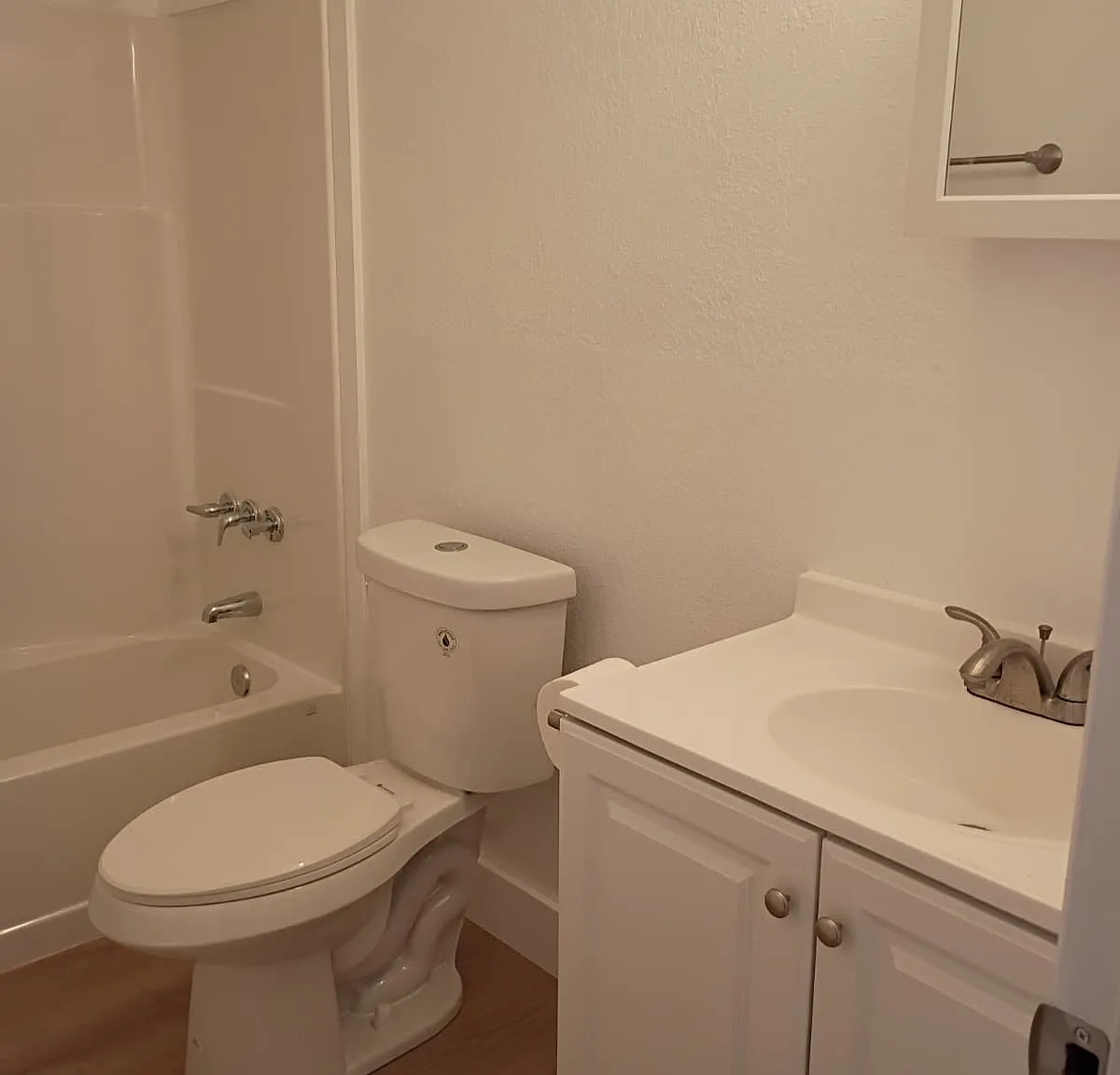 5 bed, 1300 sqft, $1,975 — Photo 3