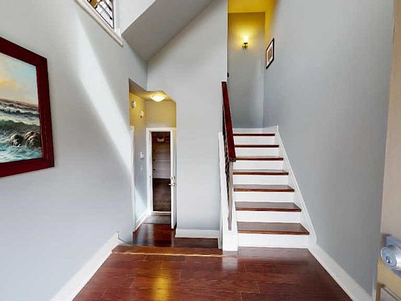 2nd image of 609 Lochlyn Hill Dr