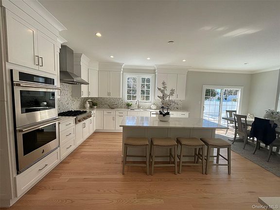 3rd image of 130 Syosset Woodbury Road