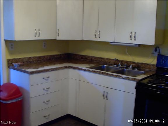 5th image of 2442 Moorewood Dr