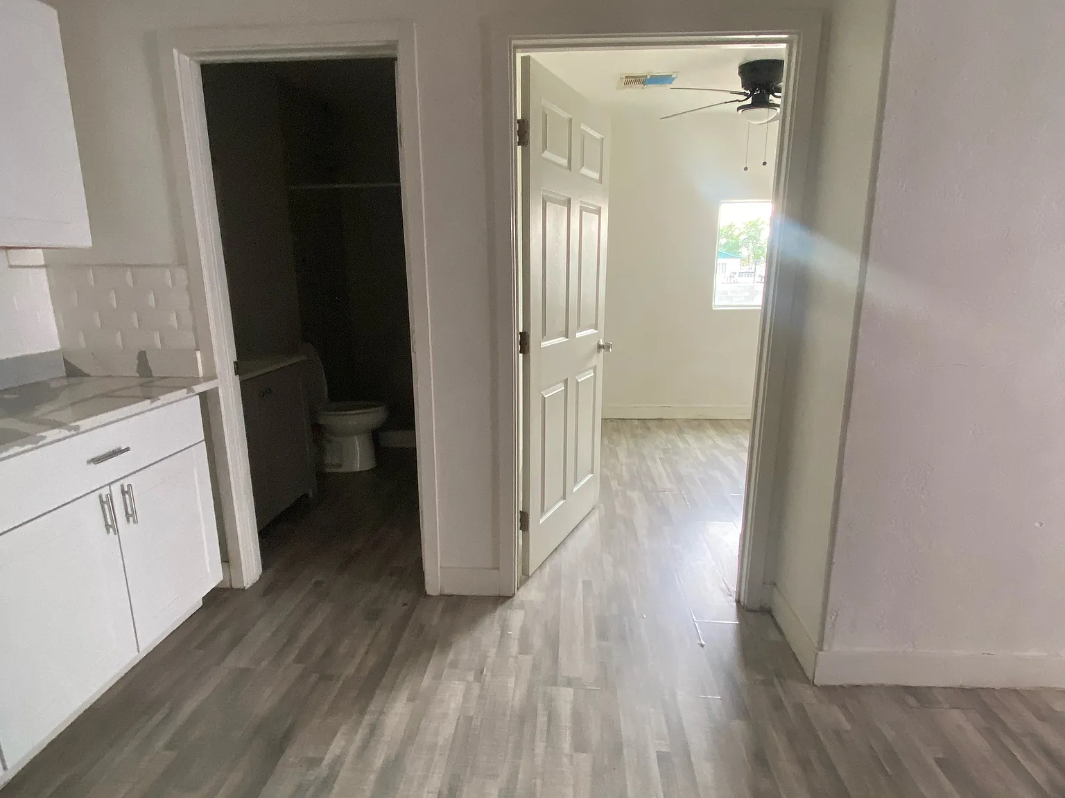 1802 W Vogel Ave — Photo 3