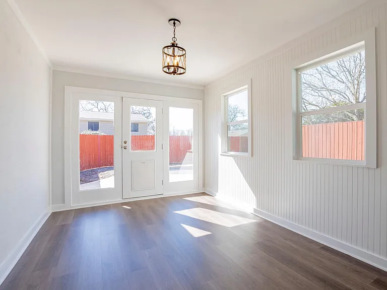 2700 Chancellor Dr — Photo 12