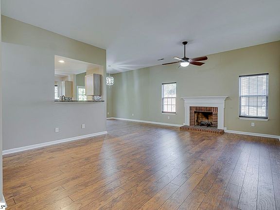 4th image of 22 Crossvine Way