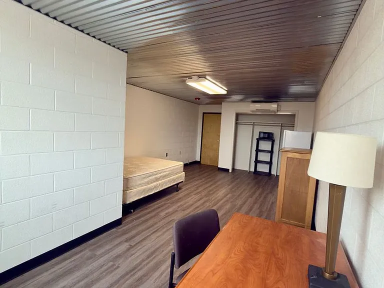 1002 N Pine St — Photo 15
