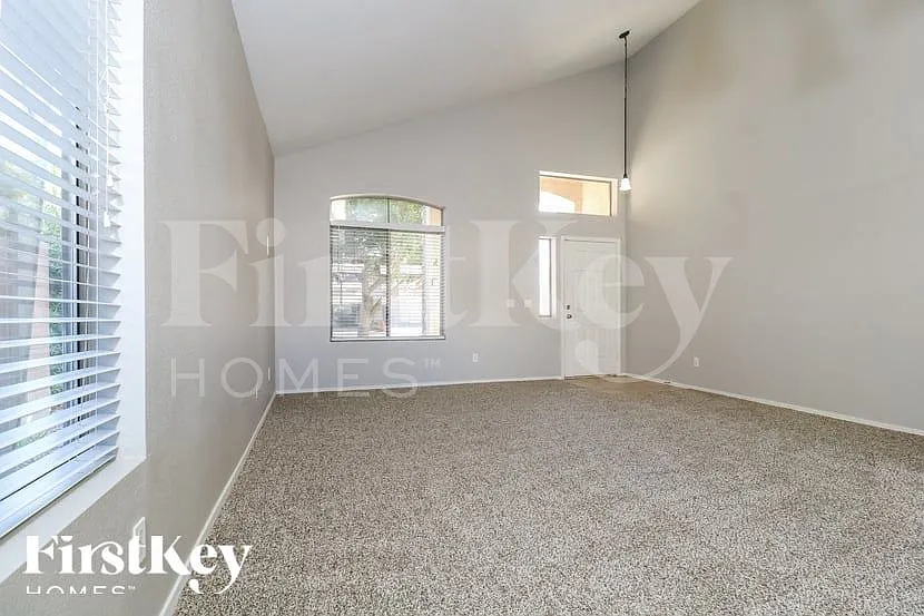 3 bed, 2.5 bath, 1749 sqft, $2,270 — Photo 3