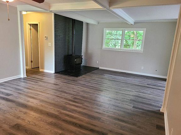 4th image of 579 Desha Dr