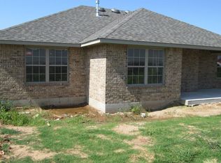 932 SW 16th St, Moore, OK 73160