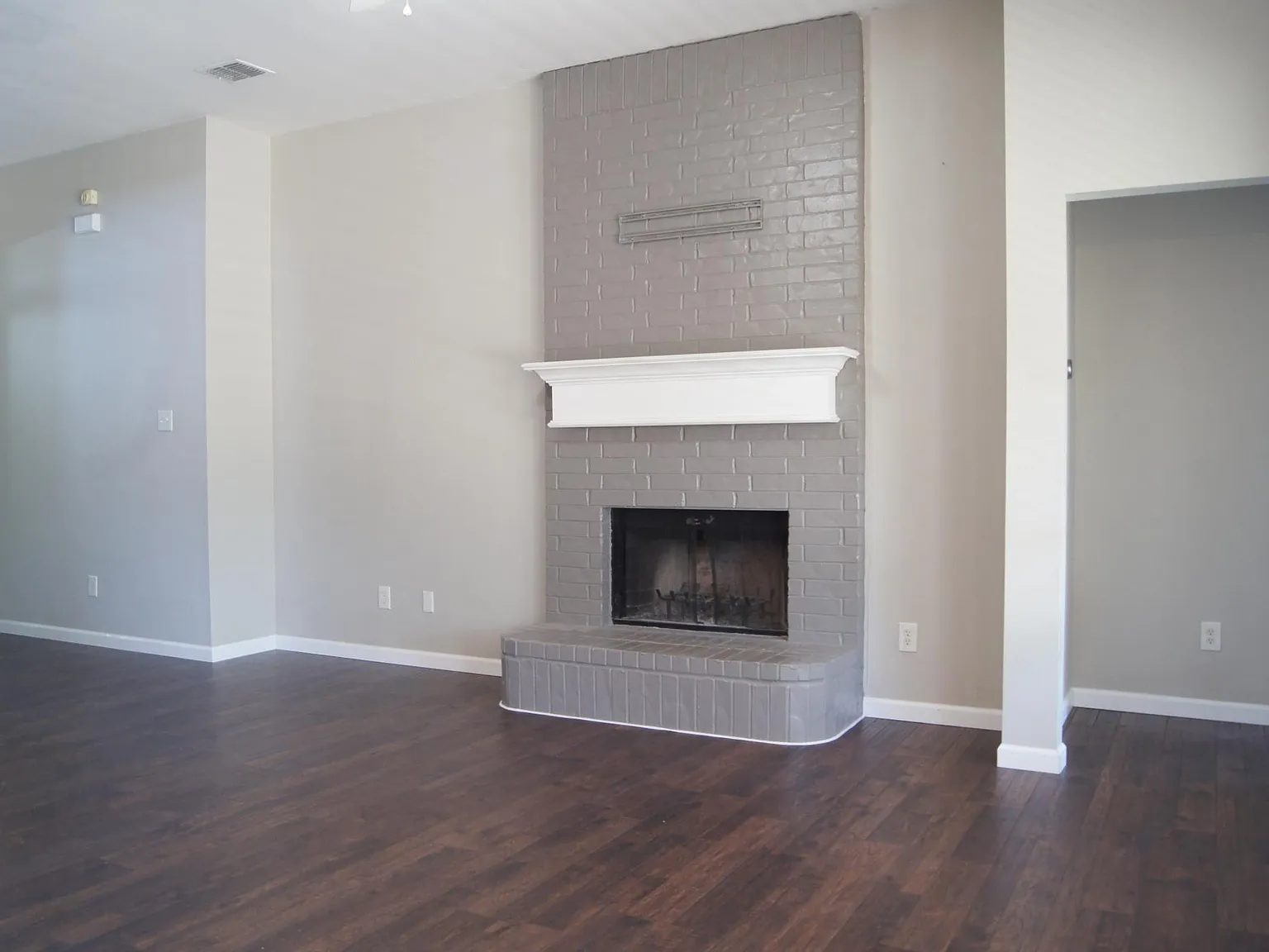 3 bed, 2088 sqft, $2,400 — Photo 3
