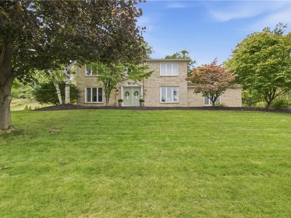 19 Sandpiper Hl, Fairport, NY 14450
