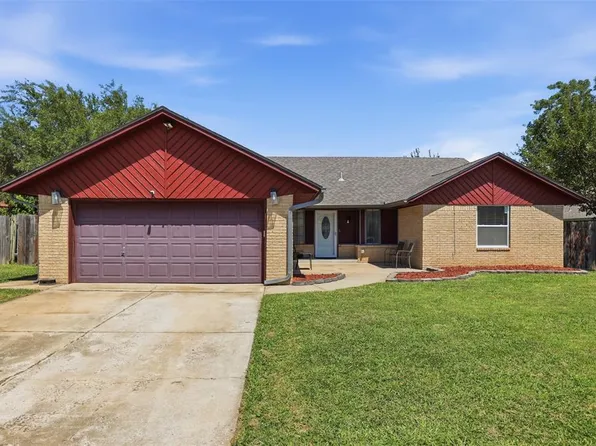 1412 Foxfire St, Moore, OK 73160