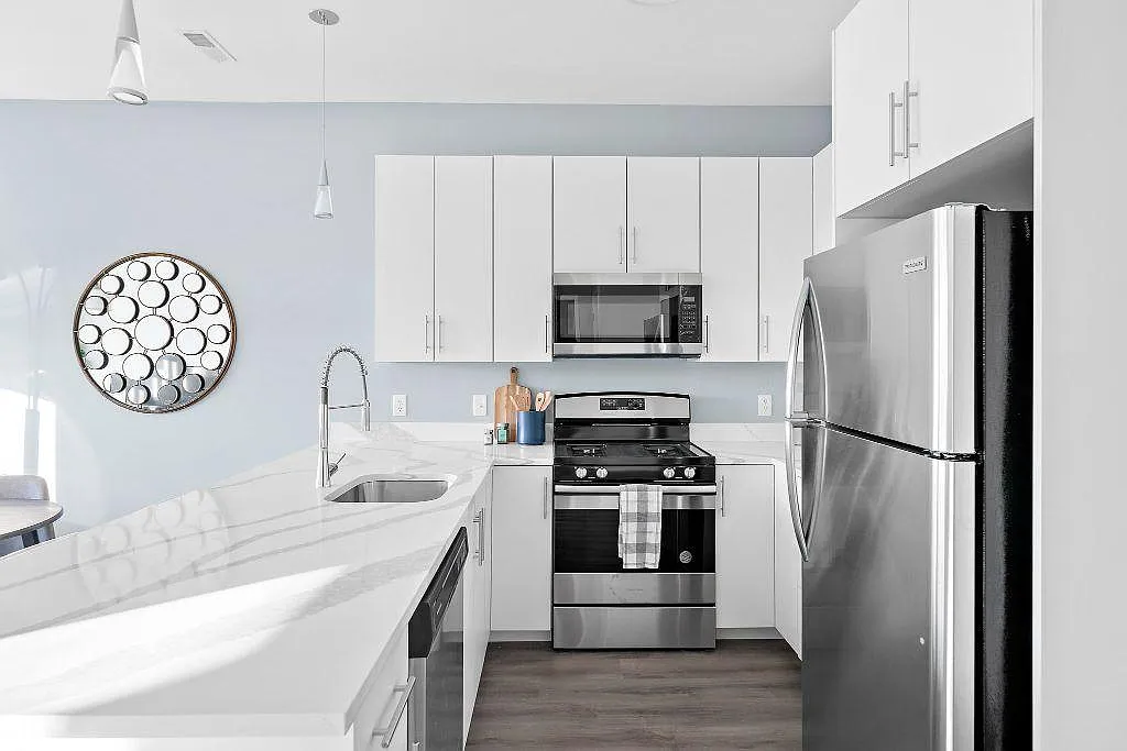 1055 Main Street Apartments — Photo 1