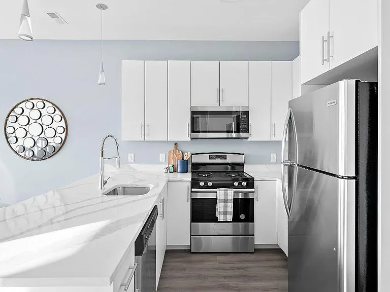 1055 Main Street Apartments — Photo 1