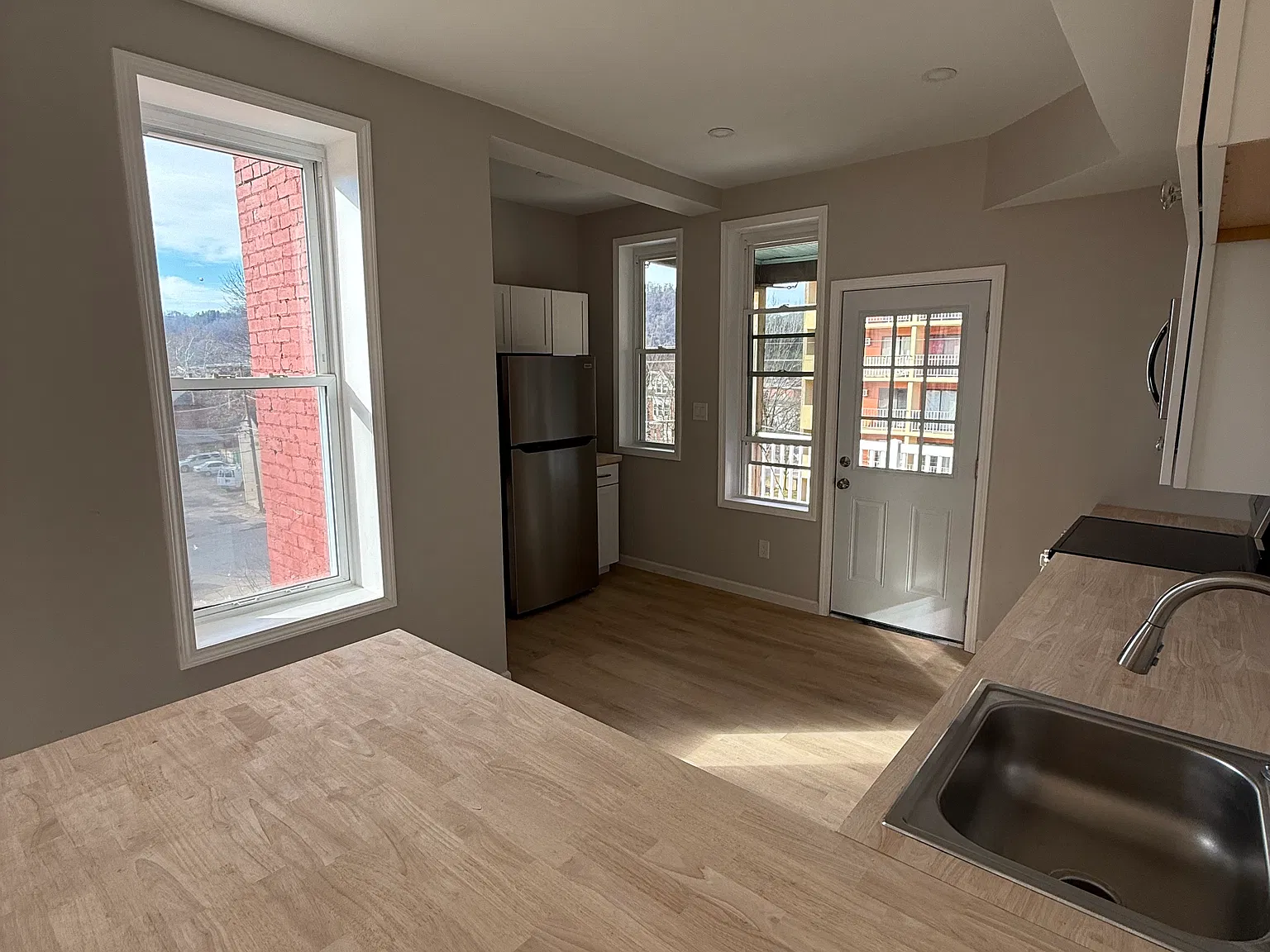 3 bed, 1500 sqft, $1,150 — Photo 3