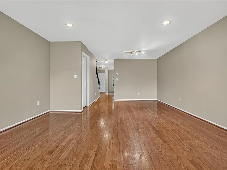 2140 Jordan Ct — Photo 9