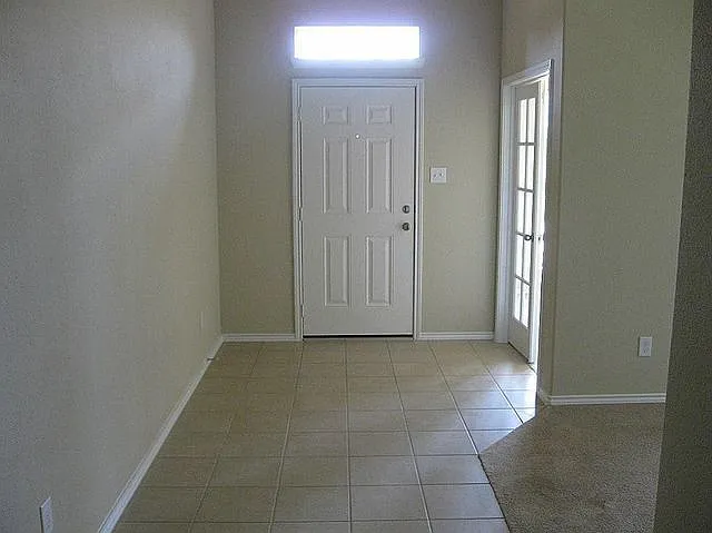 3 bed, 1862 sqft, $2,300 — Photo 2