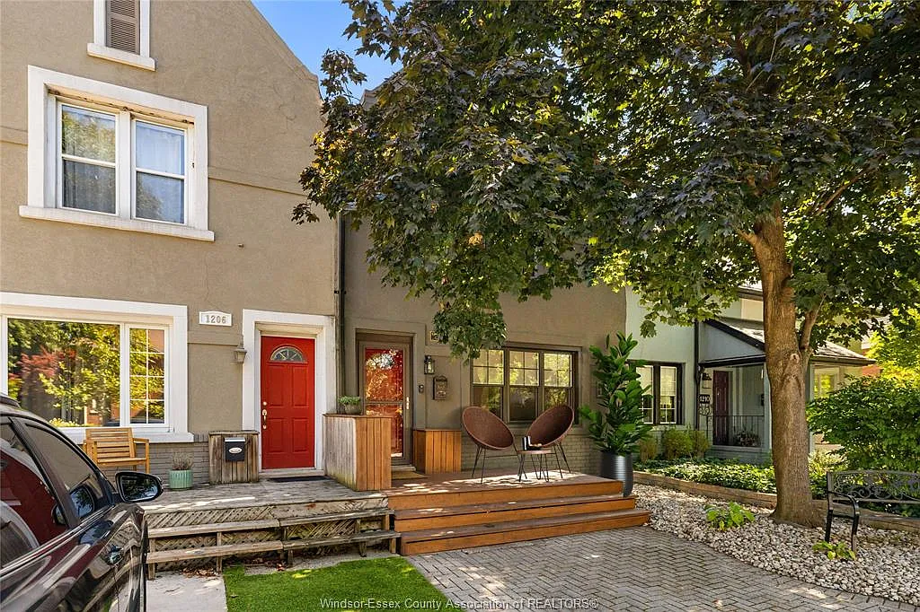 3 bed, $2,400 — Photo 2