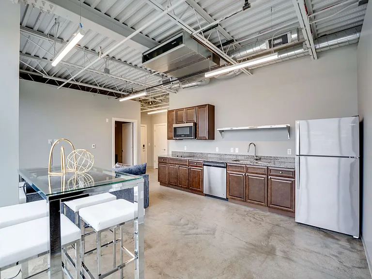 603 East St — Photo 1